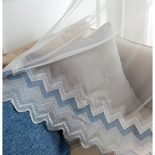 Zickzack Weiß Blau und Grau transparente Voile Vorhänge mit besticktem Punkt Detail und geschwungener Kante 4