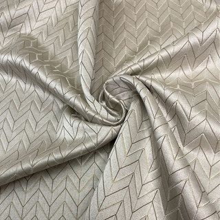 Elegante Art-Deco-Chevron-Champagner-Mokka-Vorhang mit goldenen Details 6