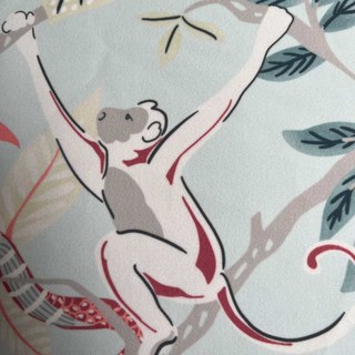 Dschungel Mingle Affe und Papagei Pastellblau Blumen Samt Vorhang 2