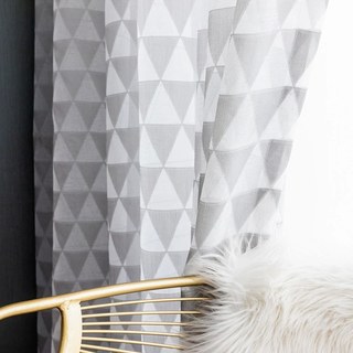 Romantische Dimension Grau und Weiß Dreiecke Geometrischer Voile Vorhang 2