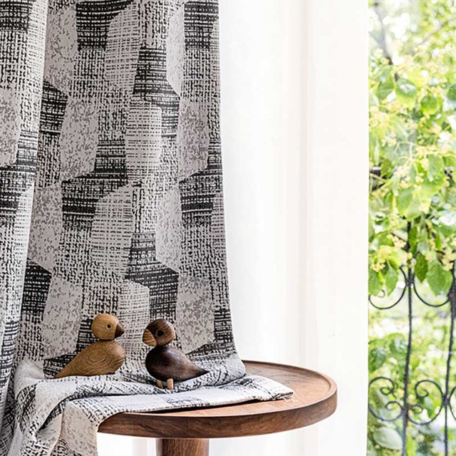 Moderner Twist Schwarz-Weiß Geometrisch Chenille Verdunkelungsvorhang 1