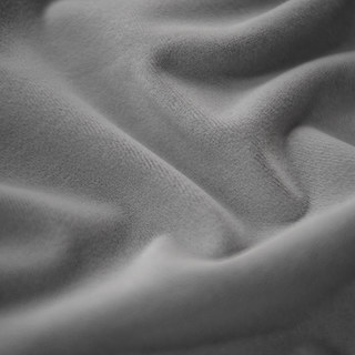 Feiner hellgrauer Samtvorhang 4