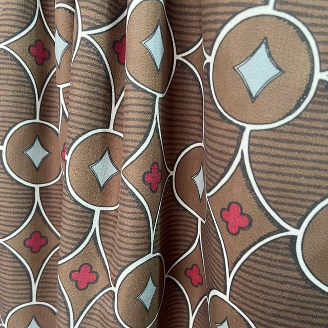 Quatrefoil Delight Geometrische braune Samtvorhänge 1