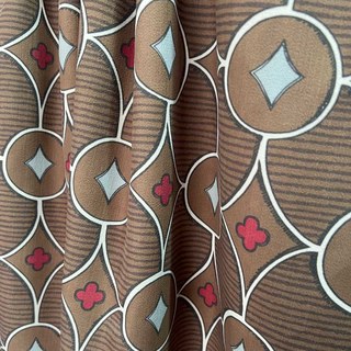 Quatrefoil Delight Geometrische braune Samtvorhänge