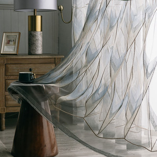 Geometrischer bestickter schimmernder blau gold grauer Voile Vorhang