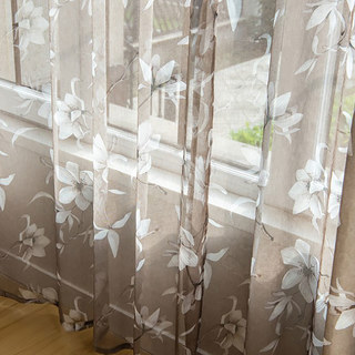 Magnolia Mirage Braun und weiße Blumen Voile Vorhänge