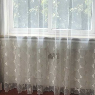 Bezaubernder Karren-Stickerei Geometrischer Elfenbeinweiß und Gold Voile Vorhang 4