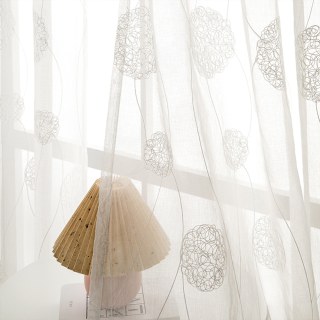 Tanzende Pompon-Stickerei Elfenbeinfarbene weiße Voile-Gardine