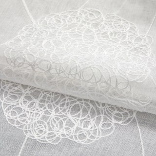 Tanzende Pompon-Stickerei Elfenbeinfarbene weiße Voile-Gardine