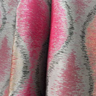 Ikat Wellen Schwarz Magenta Rot Ogee Geometrische Vorhänge mit Gold Details 6