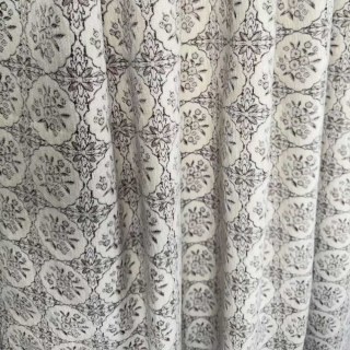 Rose Medallion Schwarz und Weiß Blumensamtdurchblick Vorhang 6