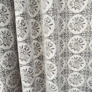 Rose Medallion Schwarz und Weiß Blumensamtdurchblick Vorhang 5