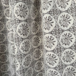 Rose Medallion Schwarz und Weiß Blumensamtdurchblick Vorhang 4