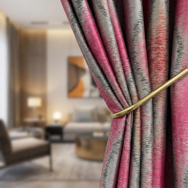 Ikat Wellen Schwarz Magenta Rot Ogee Geometrische Vorhänge mit Gold Details 1