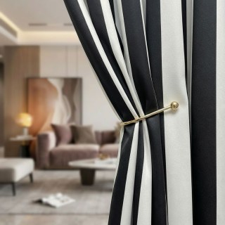 Schlanke schwarz-weiße gestreifte Vorhänge 2