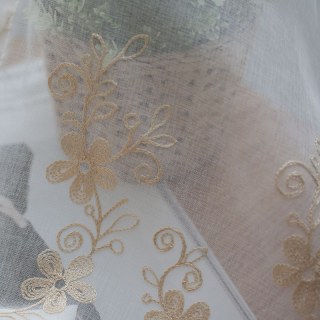 Touch Of Grace Embroidered Beige Flower Voile Curtain
Touch Of Grace bestickte beige Blumenspülencurtain 5