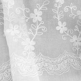 Touch Of Grace Embroidered White Flower Voile Curtain
Touch Of Grace bestickte weiße Blumen Voile Gardine