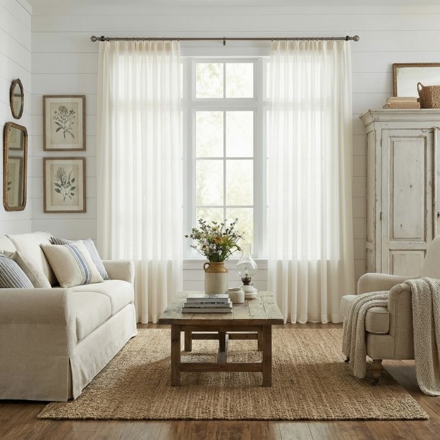 Daytime Textured Weaves Vanilla White Sheer Voile Curtain
Tageslichtstrukturierte Gewebe Vanilleweiß Transparenter Voile Vorhang 1