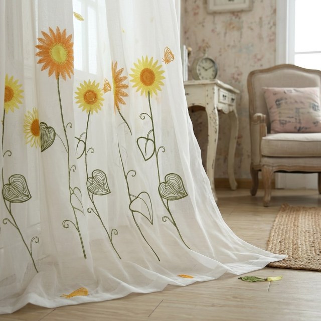 Gelbe Sonnenblume und Schmetterling bestickter transparenter Voile-Vorhang 1