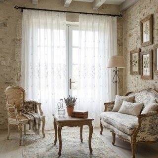 Touch Of Grace Embroidered White Flower Voile Curtain
Touch Of Grace bestickte weiße Blumen Voile Gardine