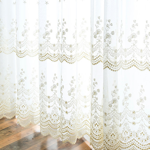 Royally Gold Intricate Detailed Embroidered Sheer Voile Curtain
Royally Gold Rideau Voile Brodé Délicatement et en Détail 1