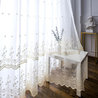 Royally Gold Intricate Detailed Embroidered Sheer Voile Curtain
Royally Gold Rideau Voile Brodé Délicatement et en Détail 5