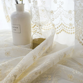 Royally Gold Intricate Detailed Embroidered Sheer Voile Curtain
Royally Gold Rideau Voile Brodé Délicatement et en Détail 3