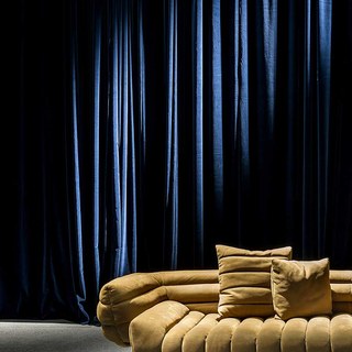 Exquis rideau en chenille bleu marine nuit, mat et luxueux 1