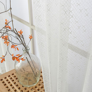 <p>Star Struck White Lace Net Curtain with Scalloped Edge</p>
<p>Rideau en dentelle blanche Star Struck à bords festonnés</p> 1