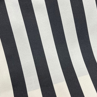 Rideau rayé noir et blanc élégant