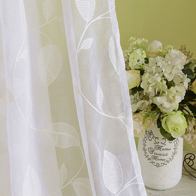 Voilage Brodé Blanc Motifs Bois Flou 1