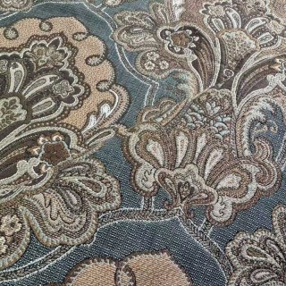 Rideaux damassés bleu et marron d'une élégance royale 4