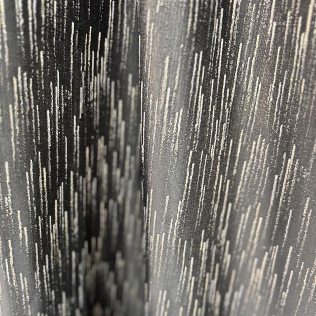 Rideau noir Gilded Stream avec rayures métalliques 1