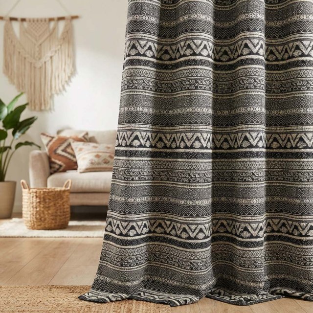 Aztec Ikat Noir et Blanc Rayé Horizontal Géométrique Rideau 1