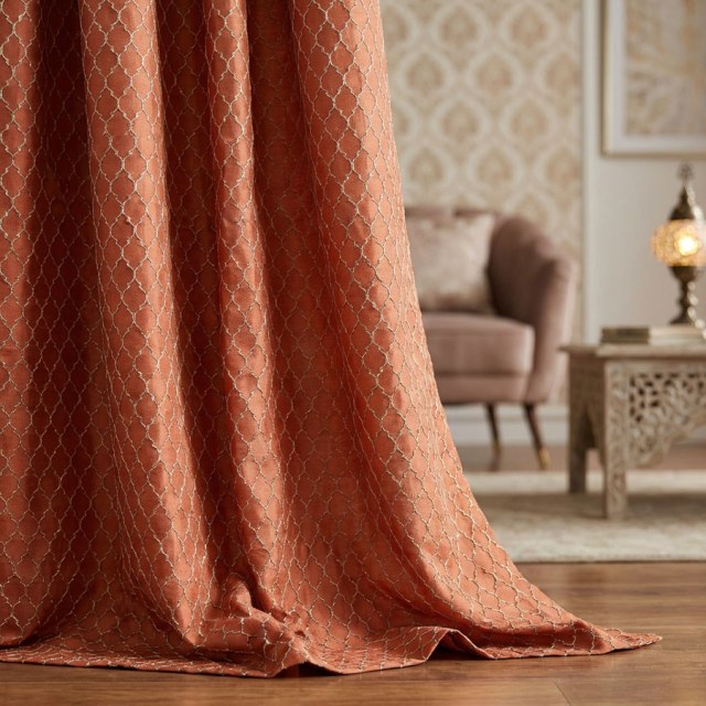 Fancy Trellis 3D Jacquard Orange Arabesque Curtains with Gold Details
Rideaux arabesques orange 3D Jacquard Fancy Trellis avec détails dorés 1